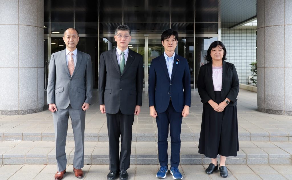 鈴木 憲和 復興副大臣がKEKを視察