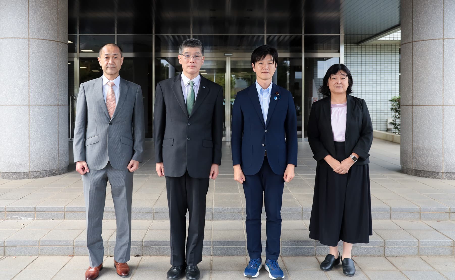 鈴木 憲和 復興副大臣がKEKを視察