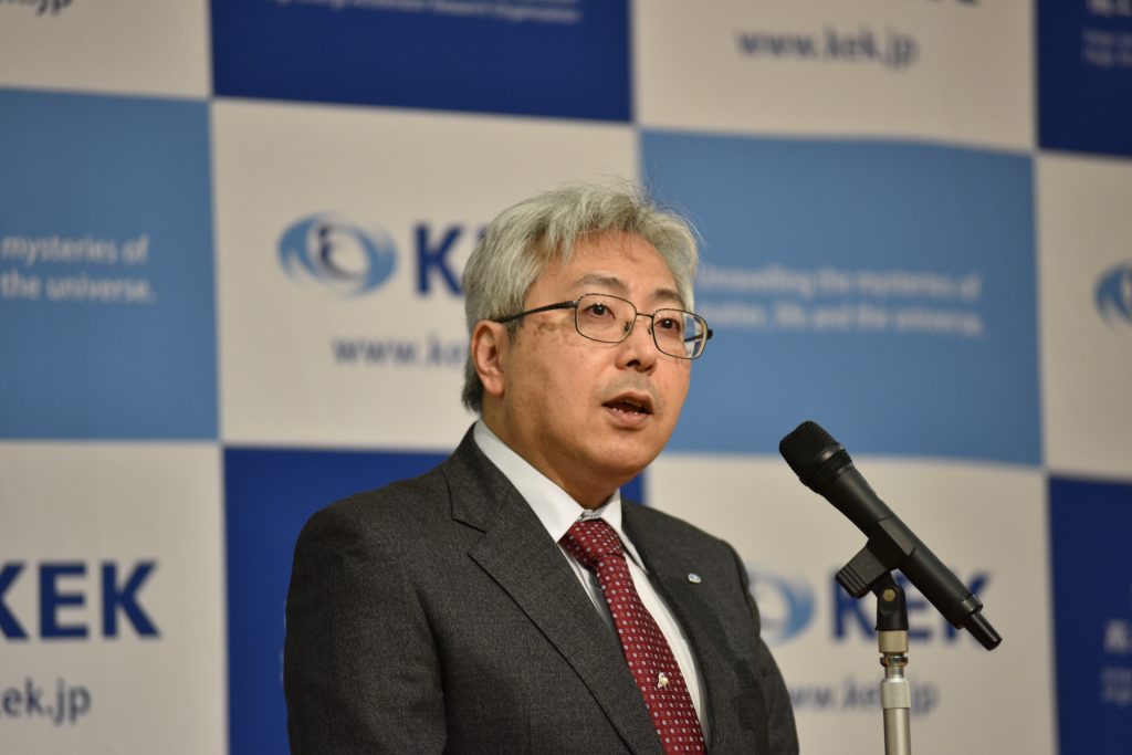 素粒子原子核研究所 渡邉裕教授