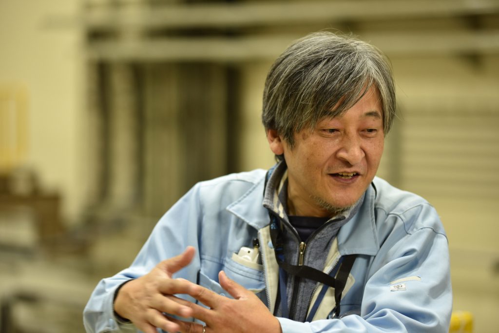 高速・省エネデバイスに期待、「第三の磁性体」に加速器で迫る 